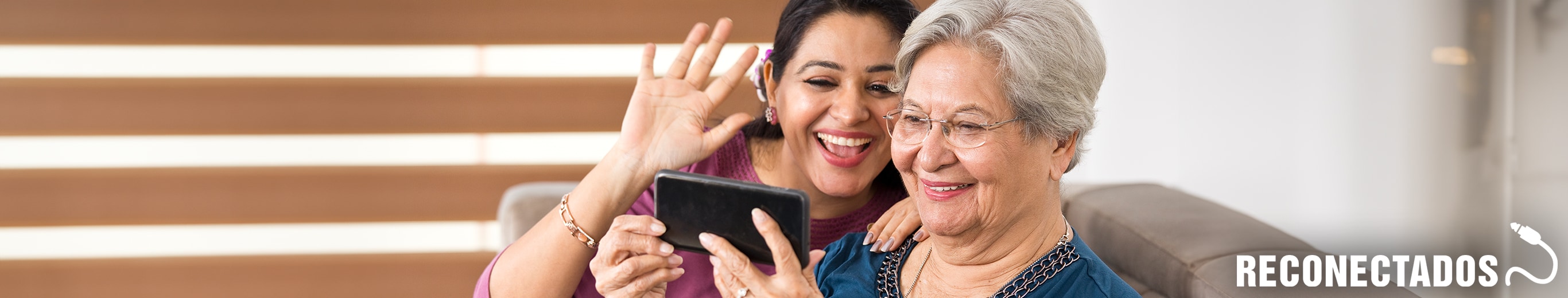 reconectados programa diseñado para reducir la brecha digital en adultos mayores