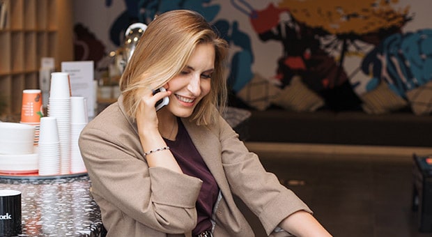 es un servicio que permite a un usuario telcel realizar una llamada sin costo a otra linea siempre y cuando esta sea aceptada y pagada por el usuario destinatario